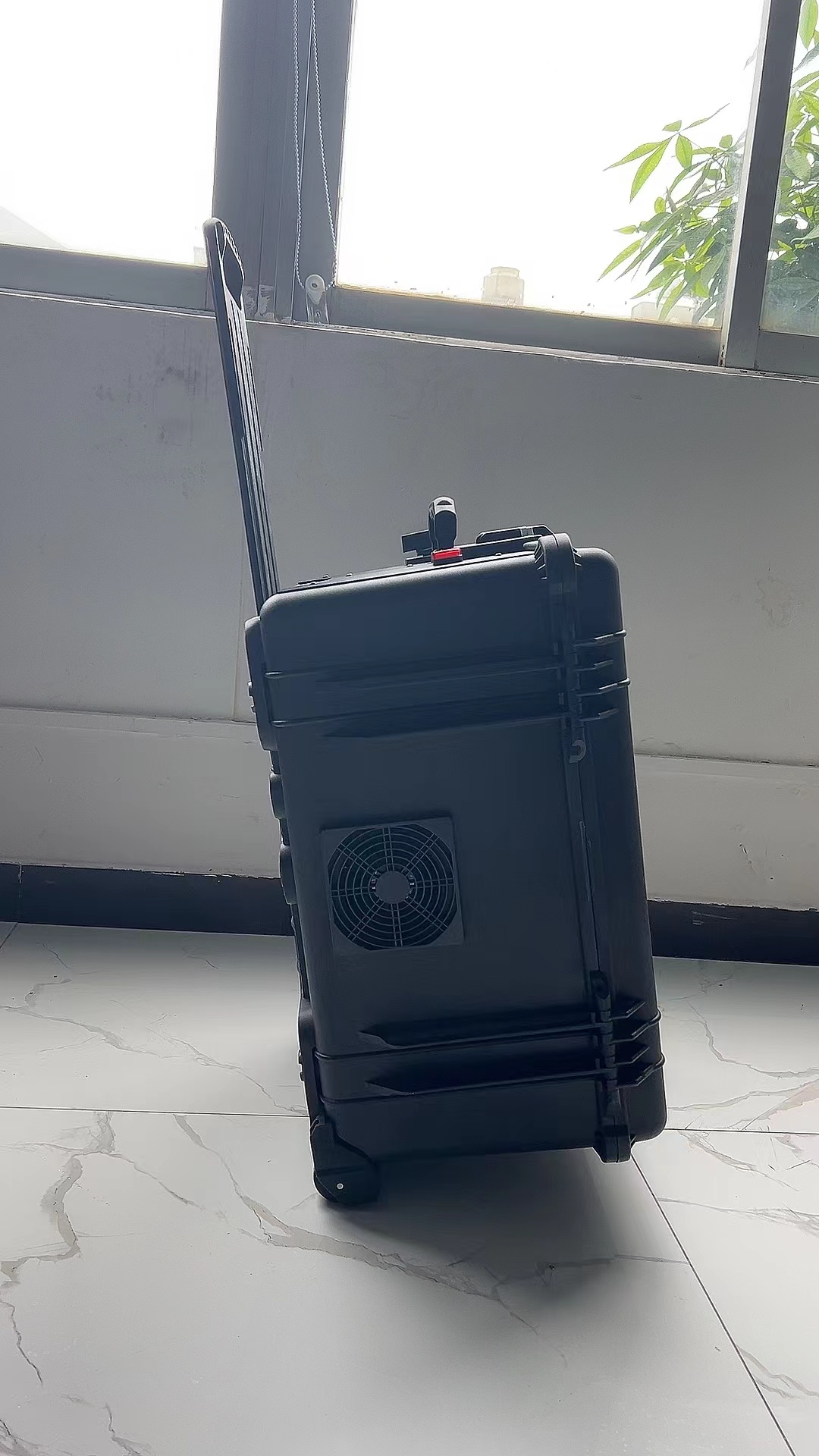 盐边手拉箱型移动通信干扰器